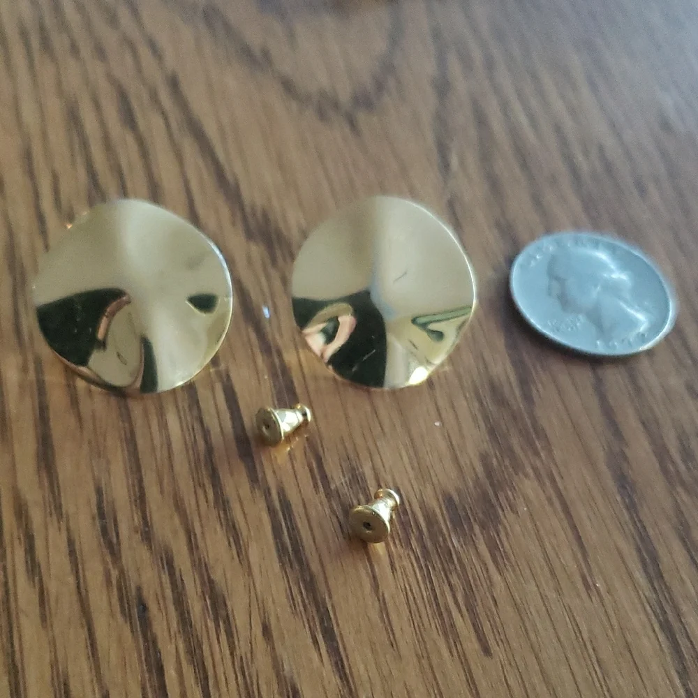 Vtg Shiny Gold Wavy Round Disc Stud Earrings